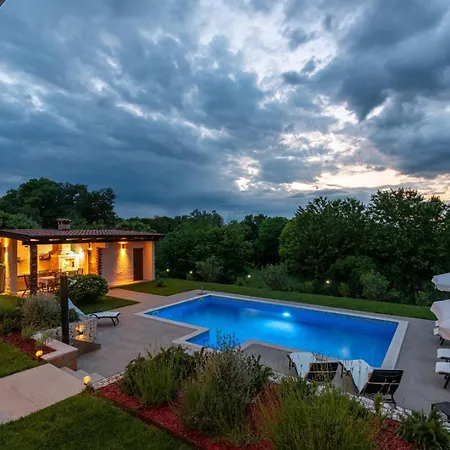 Roma Villa *