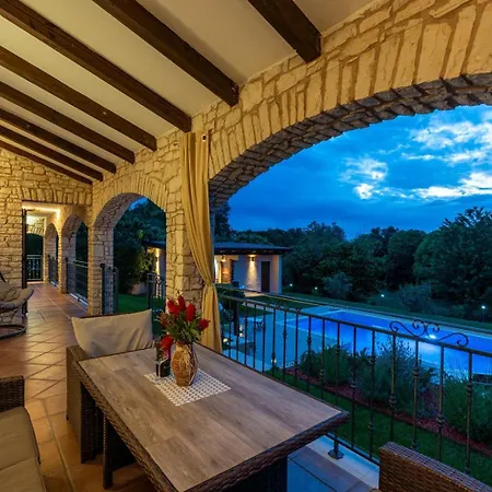 Roma Villa *